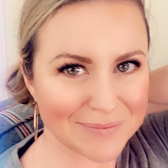 Meet your Posher, Laura - Picture 1 of 1